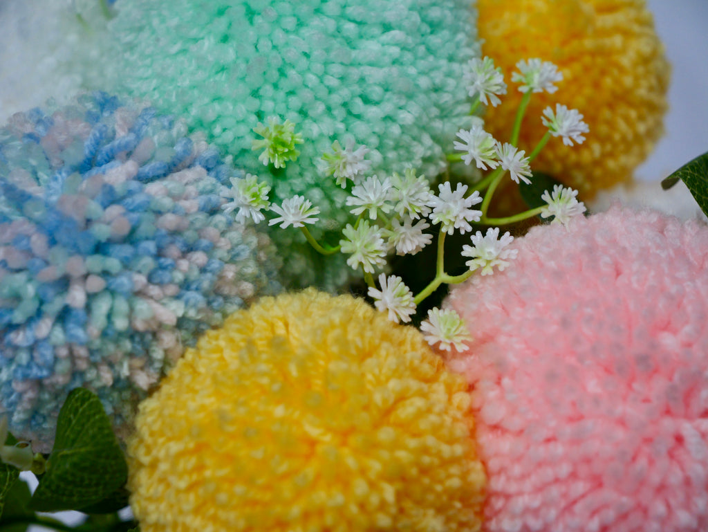 Pom-Pom Gift Bouquet